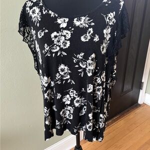 Torrid Black and White Floral Cap Sleeve Blouse